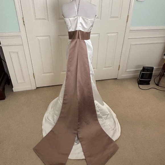Gorgeous bridesmaid dress (bridal gown) - Picture 2 of 3